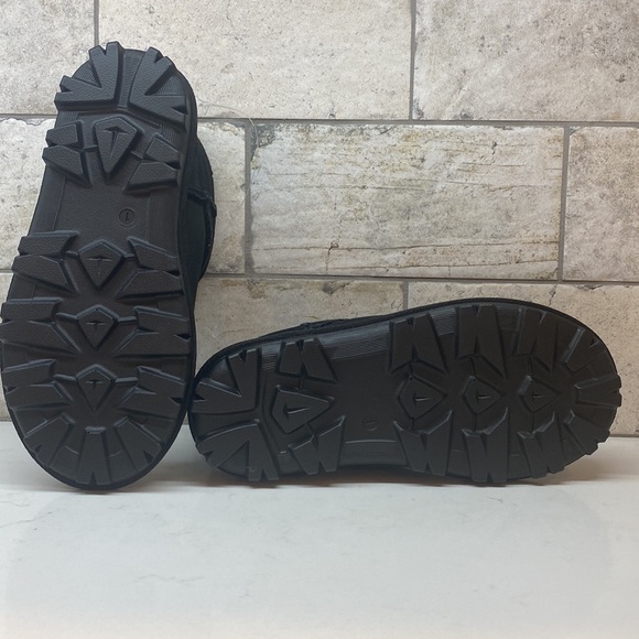 Shearling Boots - Ugg Style - Picture 2 of 6